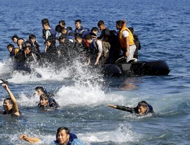 47 παράνομους μετανάστες μετέφερε σκάφος της FRONTEX στη Σάμο